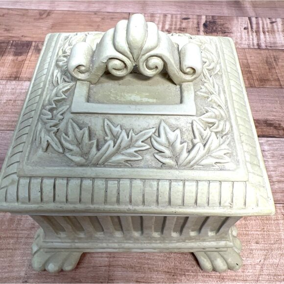 Decorative Melrose Gardens Square Footed Resin Box With Lid & Ornate Design - Picture 4 of 5